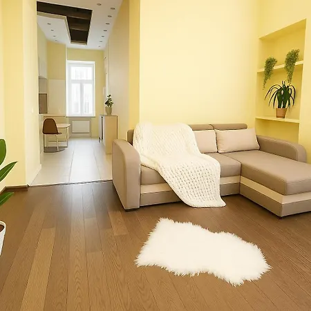 Beat Lux-top Center-walk To Major Attractions *